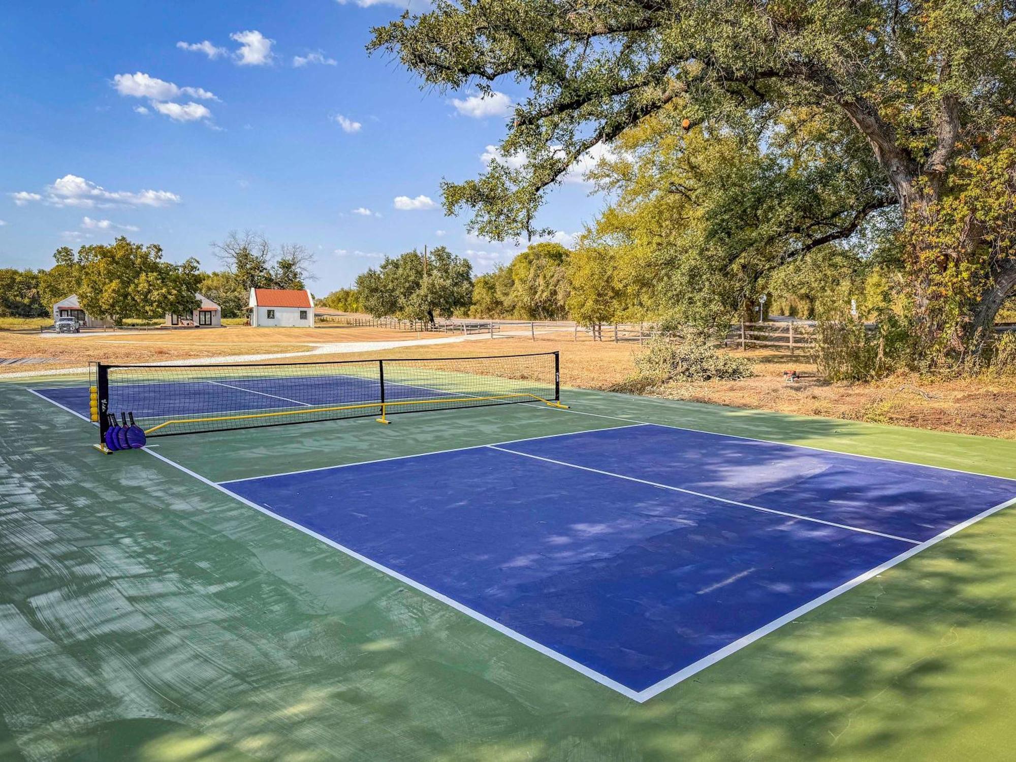 Container Home With Rooftop Views And Pickleball-Pecan Grove Bellmead ภายนอก รูปภาพ