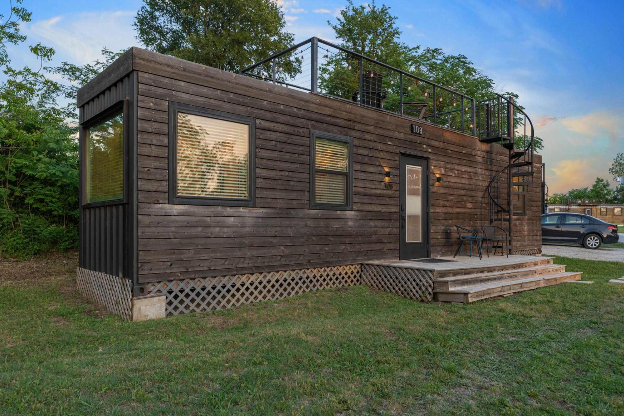 Container Home With Rooftop Views And Pickleball-Pecan Grove Bellmead ภายนอก รูปภาพ