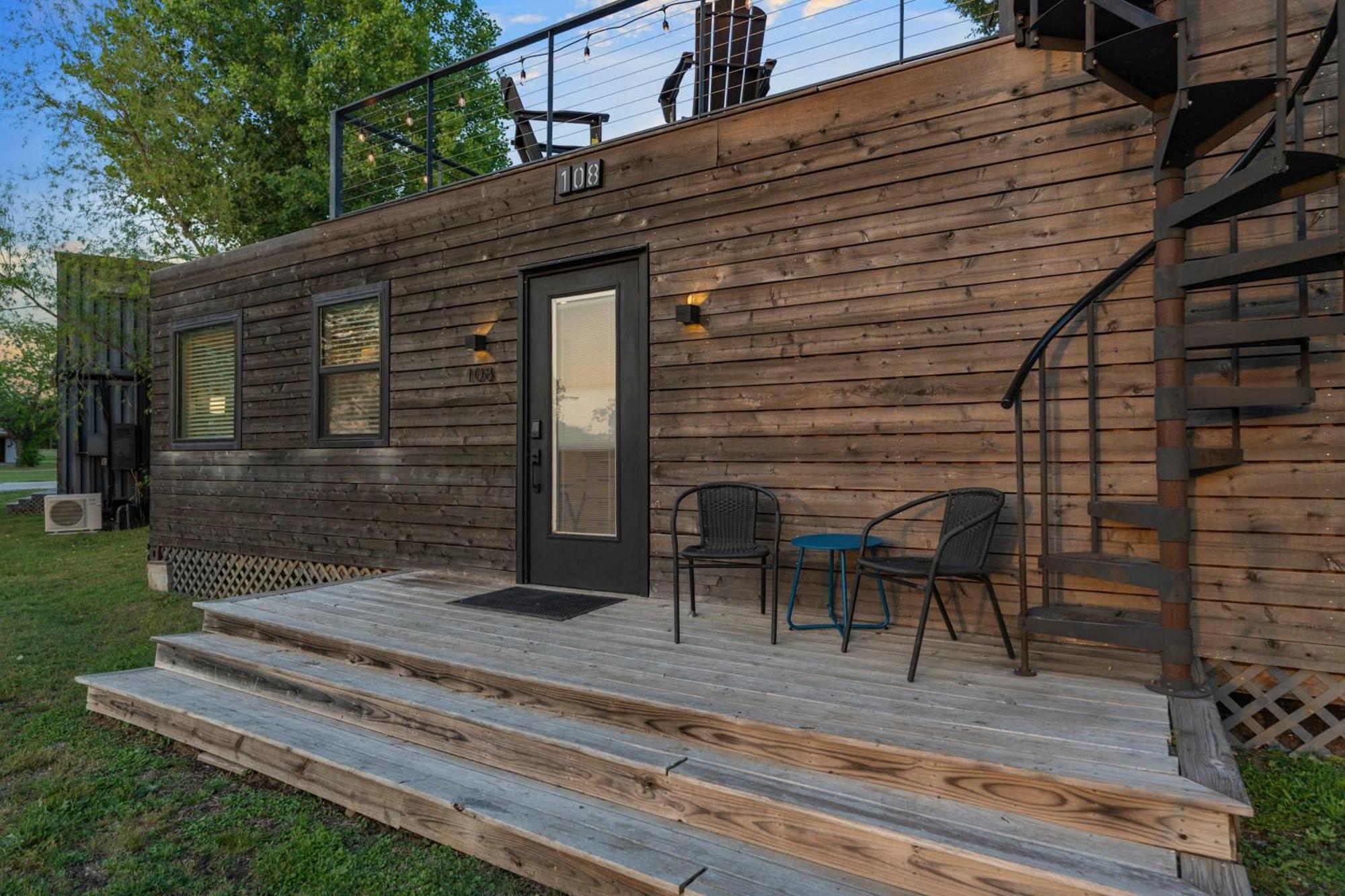 Container Home With Rooftop Views And Pickleball-Pecan Grove Bellmead ภายนอก รูปภาพ