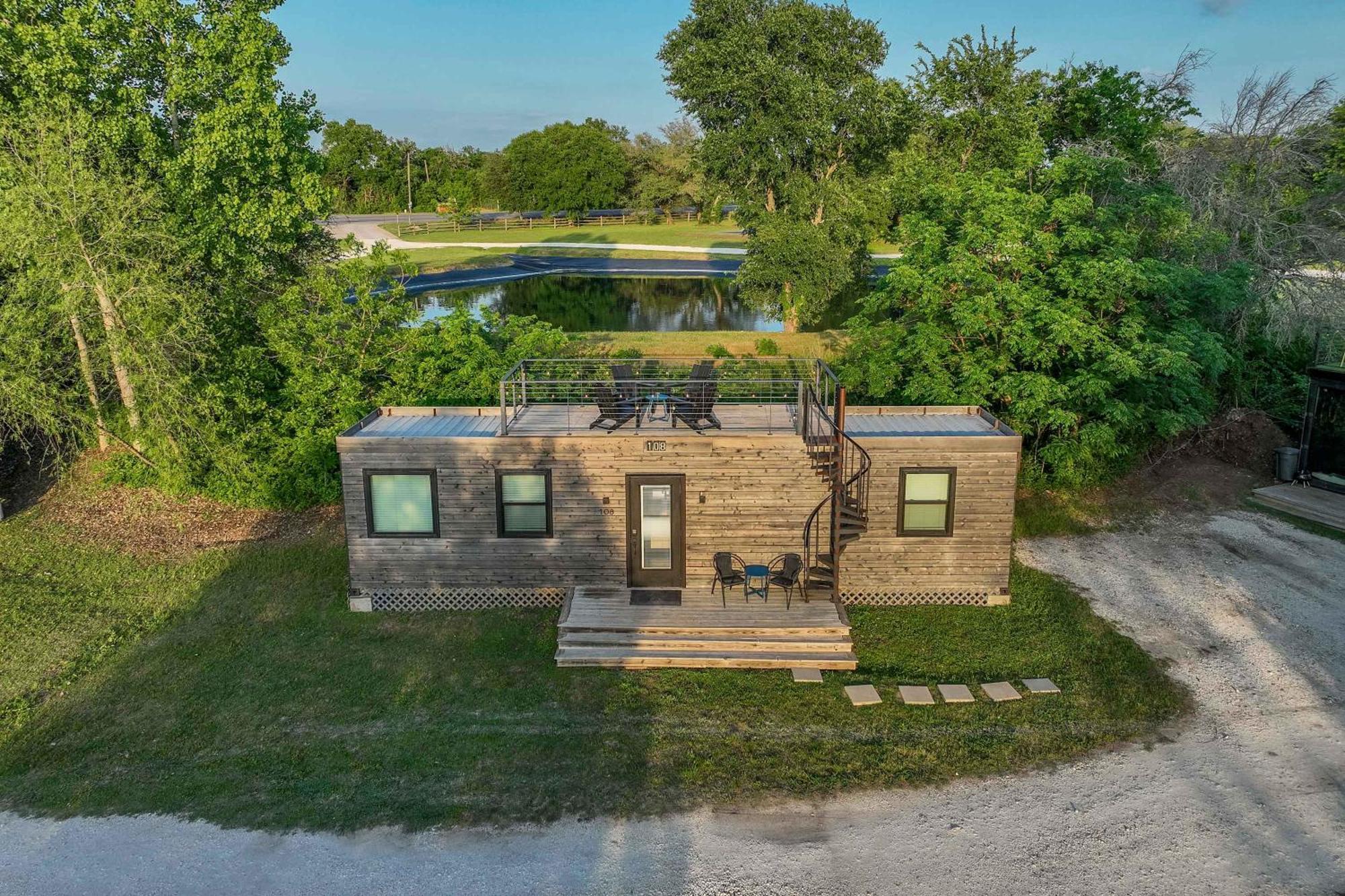 Container Home With Rooftop Views And Pickleball-Pecan Grove Bellmead ภายนอก รูปภาพ